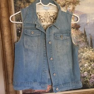 DENIM CROCHET VEST